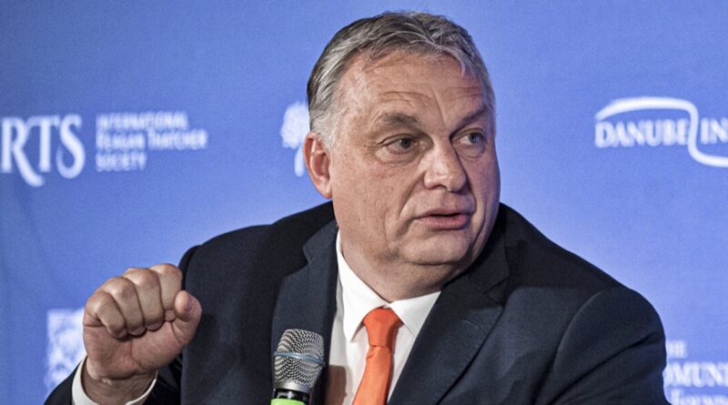 Orbán Viktor: a jelenlegi gazdaságpolitika az adóemelések felé mutat